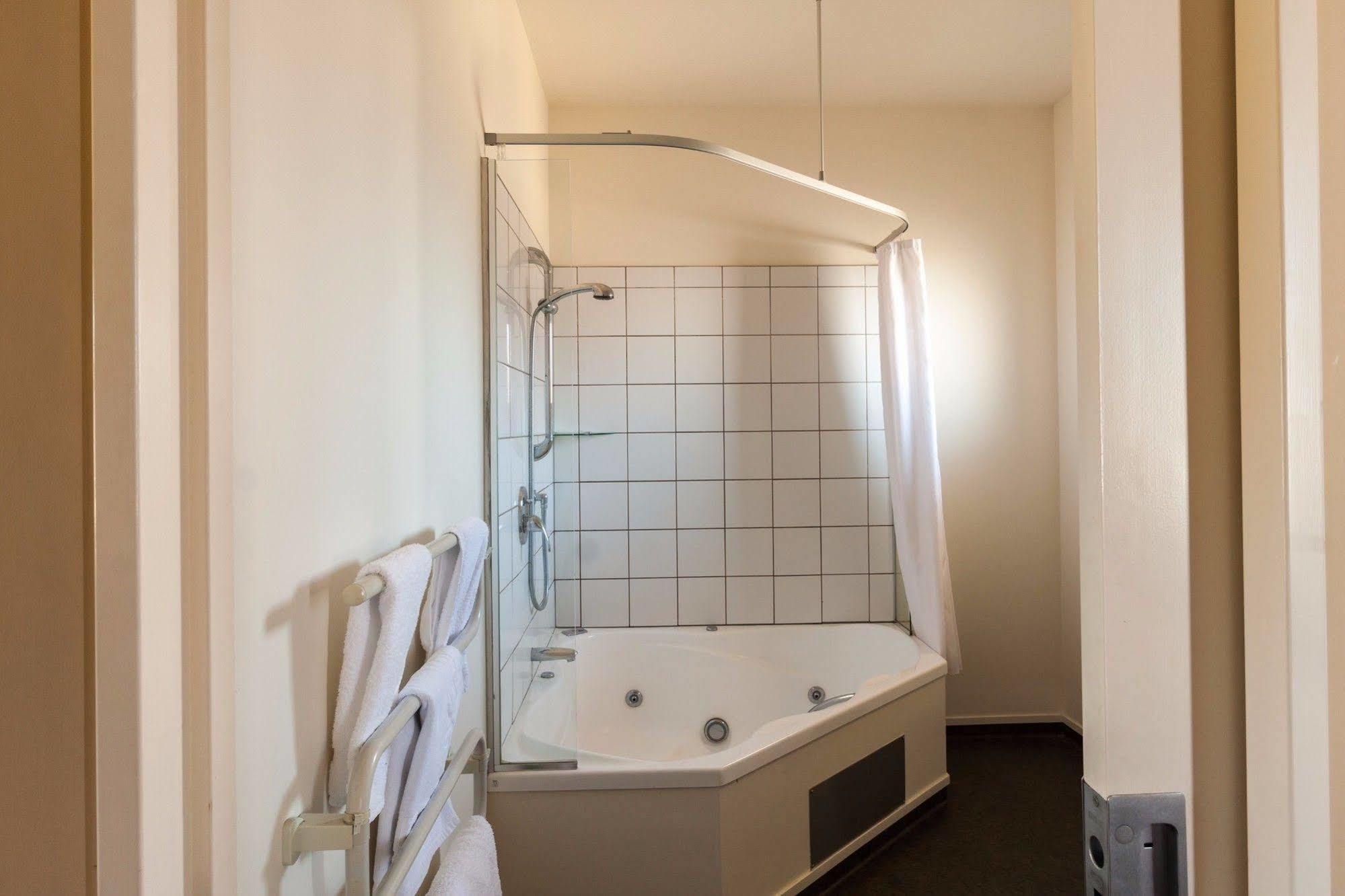 ביאנהיים Waterfront Motel מראה חיצוני תמונה